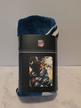 NFL Philadelphia Eagles Brand New Green Tailgate Throw 50 In X 70 In